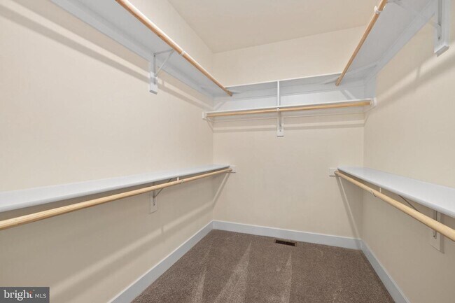 Building Photo - Adorable, Newer Home