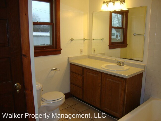Building Photo - 4 br, 2 bath House - 1128 W. State Street