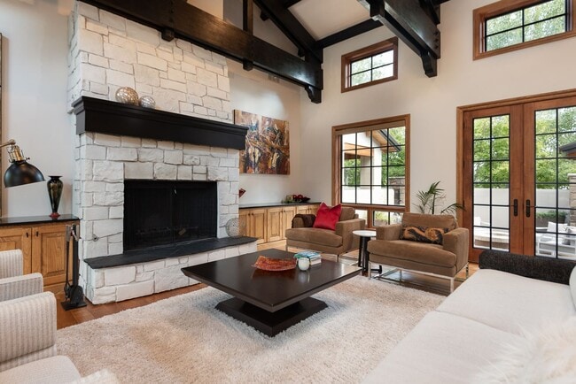 Building Photo - Stunning Furnished Estate in Pronghorn