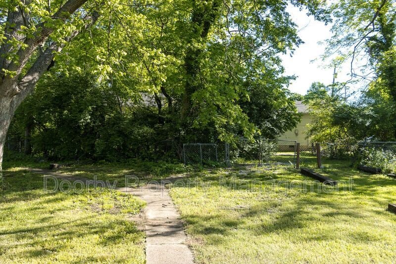 Building Photo - 2009 Camden St