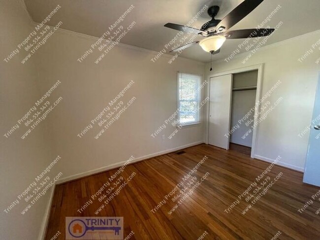 Building Photo - Bright and Sunny 3-bedroom, 1-bathroom Hom...