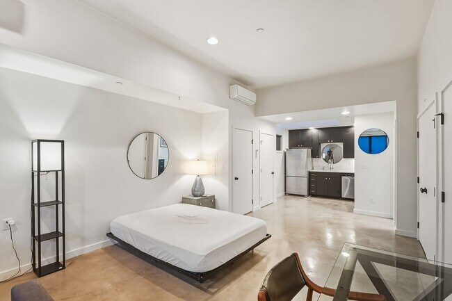 Building Photo - 18-20 N Monroe St