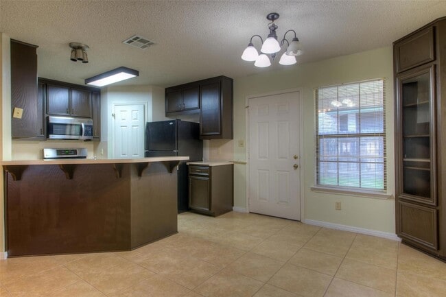 Building Photo - 2306 Alimony Cove