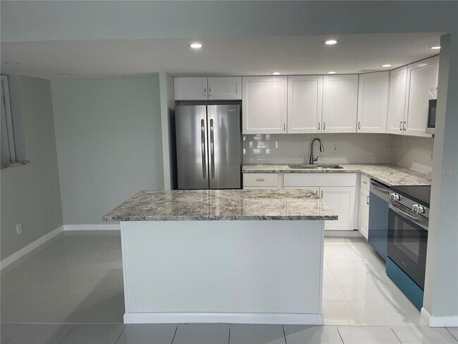 Building Photo - 851 Bayway Blvd