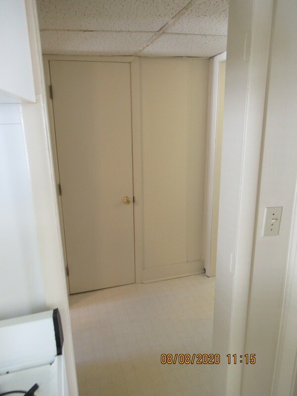 Building Photo - 419 E 12th St