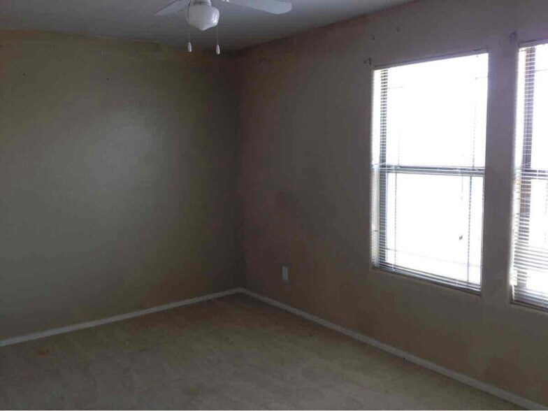 Building Photo - 2207 N 91st Ln