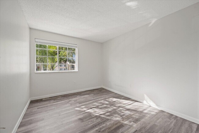 Building Photo - 1727 Village Blvd