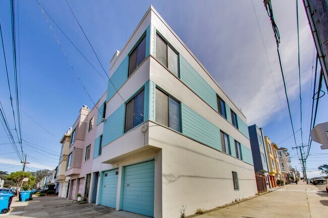 Building Photo - Top-Floor 2BD/1BA Near Ocean Beach & Golden Gate Park