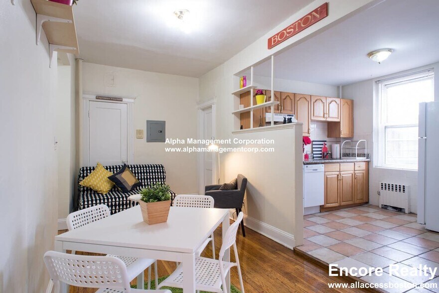 Building Photo - 126 Warren St