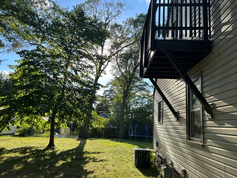 Building Photo - 836 Evergreen St