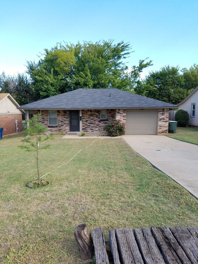 Primary Photo - Remodeled 3 bedroom 1 bathroom house in Ed...