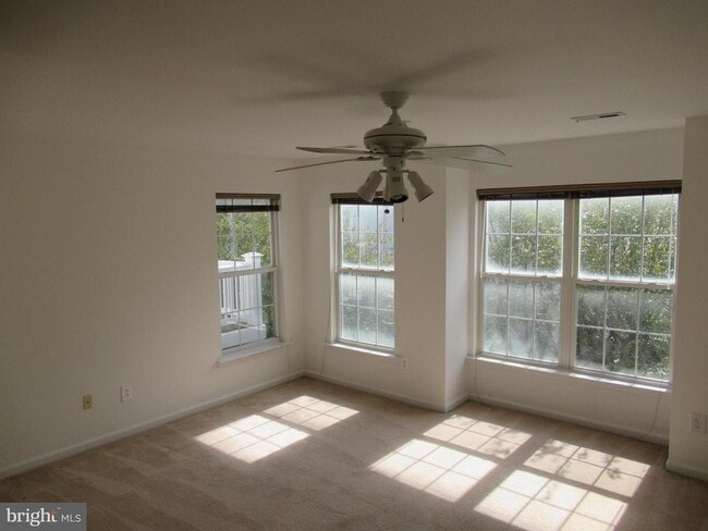Building Photo - Beautiful 3 BR 3.5 BA Townhouse in Germantown