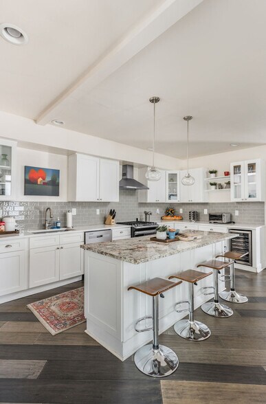 Building Photo - 373 E Morris St