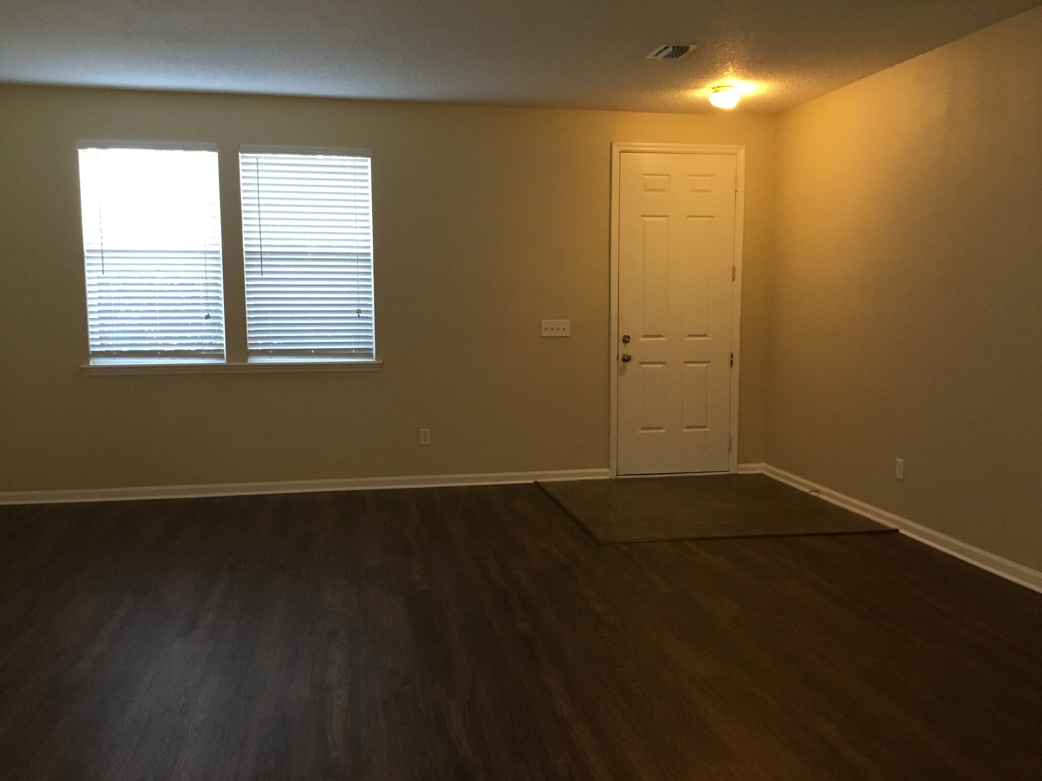 Building Photo - 75368 Ravenwood Dr