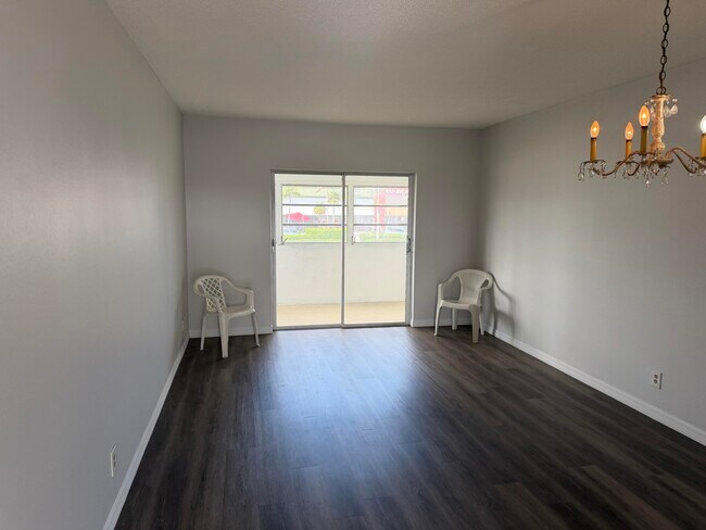 Building Photo - 1113 Lake Terrace