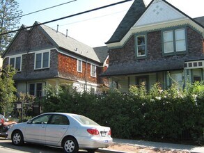 Building Photo - COMING SOON--Beautiful remodeled Victorian townhouse in 8 unit apartment complex (all UCB student...
