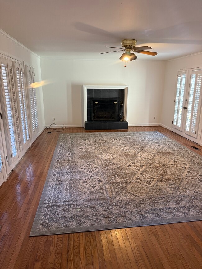 Building Photo - 1211 Forest Ln