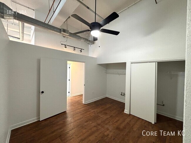 Building Photo - 934 Broadway Blvd