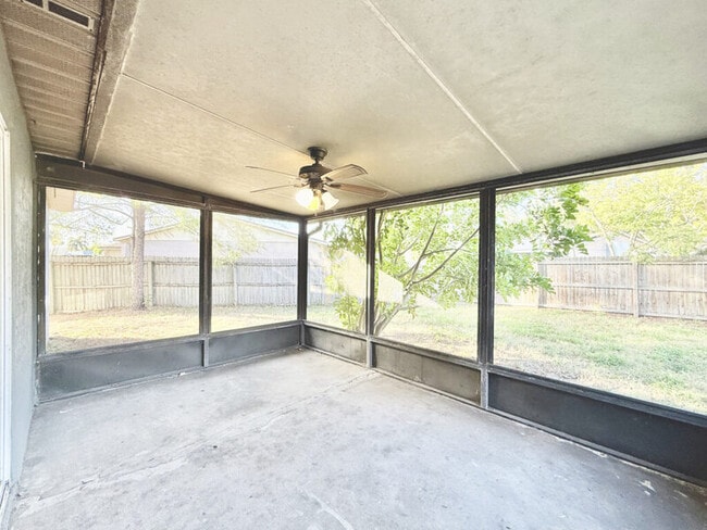 Building Photo - 6475 Cedarbrook Dr