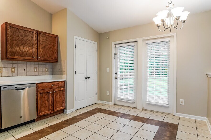 Building Photo - 3810 Tyler Bluff Ln