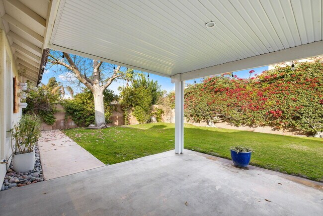 Building Photo - 44260 Villeta Dr