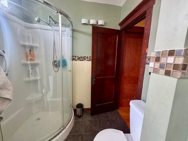 Building Photo - 52 Hussey St