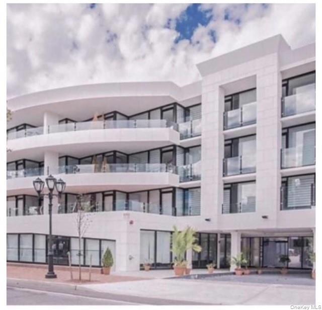 Building Photo - 5 Grace Ave