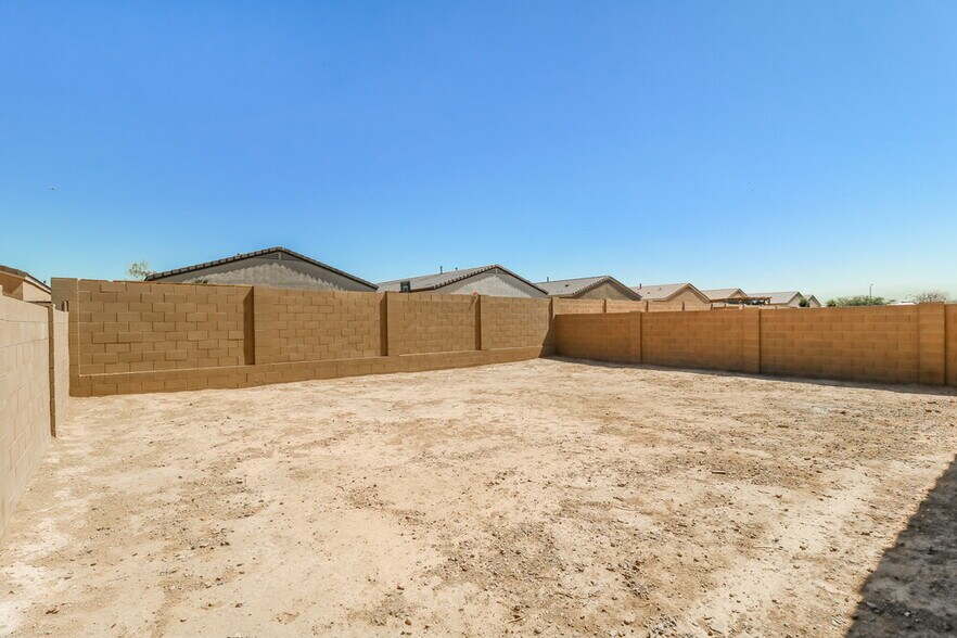 Building Photo - 8204 W Pueblo Ave