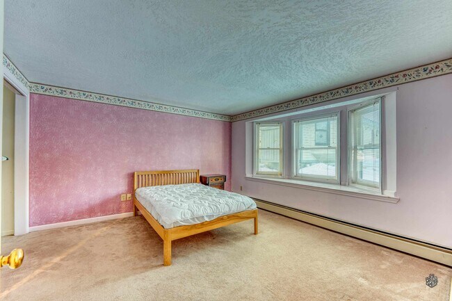 Building Photo - 102 Longfellow Dr