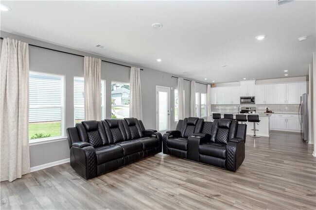 Building Photo - 607 Runnel Dr