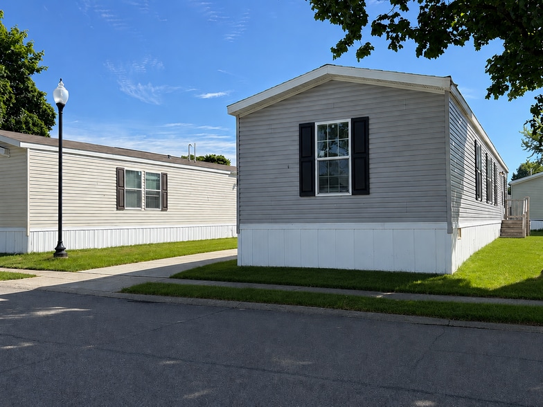 Building Photo - 38100 Ducharme Dr