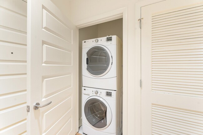 Building Photo - 1080 Peachtree St NE