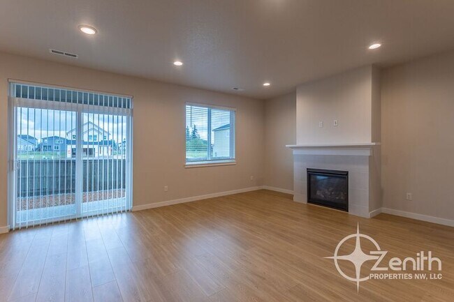 Building Photo - 124 S 88th Dr