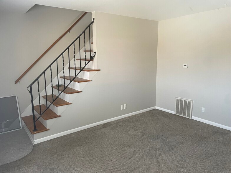 Townhouse- two level living - 36 S Norwich Rd