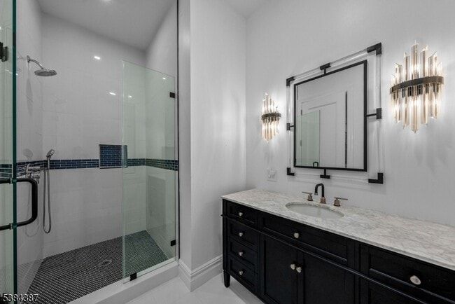 Building Photo - 472 High St