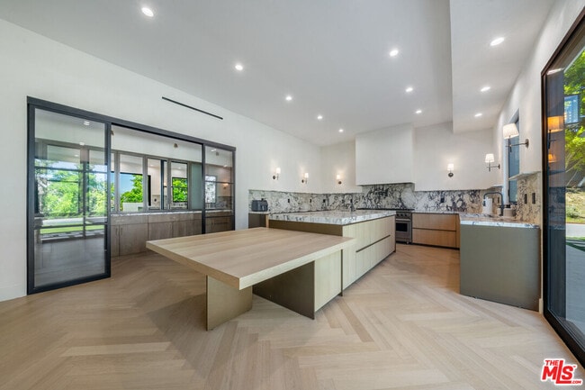 Building Photo - 12001 Crest Ct