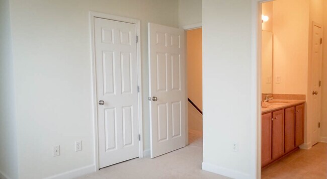 Building Photo - Steps from Shopping, Dining, & Entertainment in The Market Common