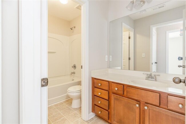 Building Photo - 860 Riverdance Dr NW
