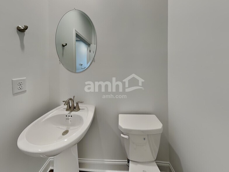 Building Photo - 131 Spruce Cir