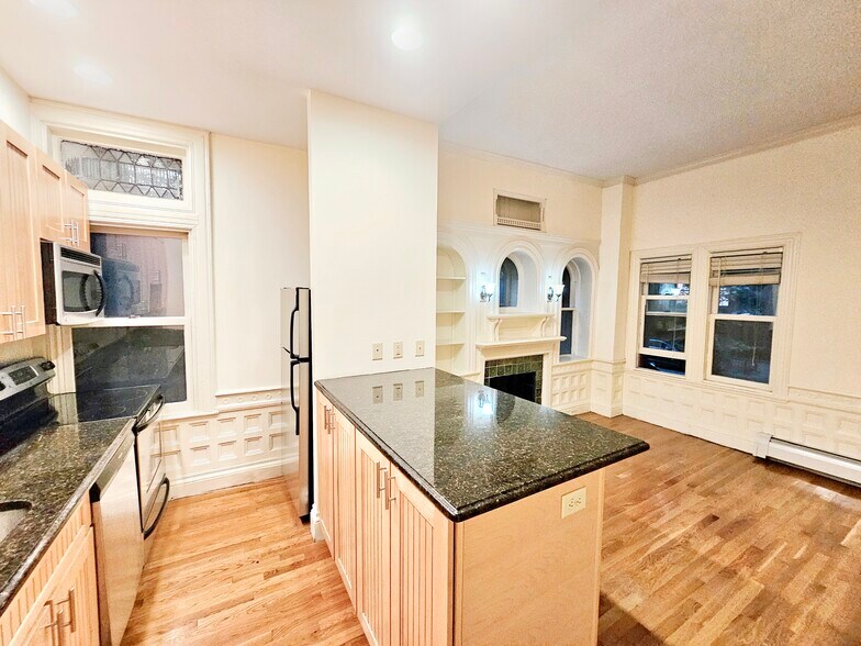 Building Photo - 197 Commonwealth Ave