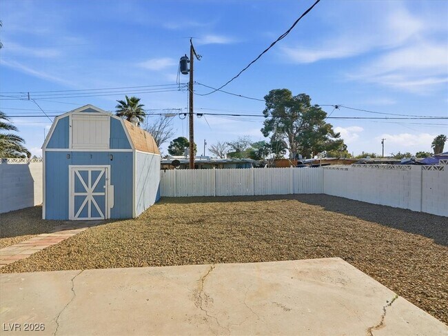 Building Photo - 604 Stanford St