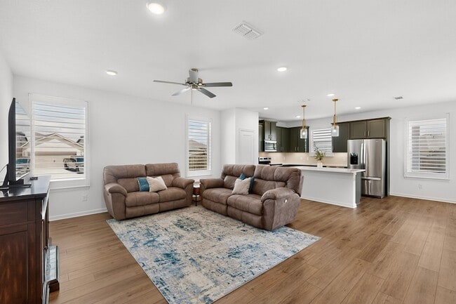 Building Photo - 114 Drovers Dr
