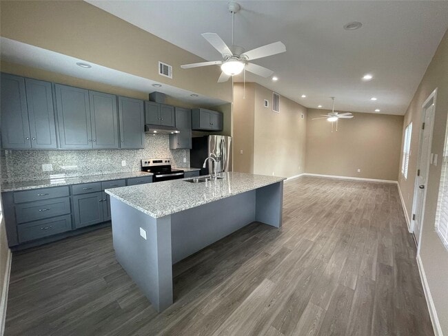 Building Photo - 2210 Arapahoe Dr
