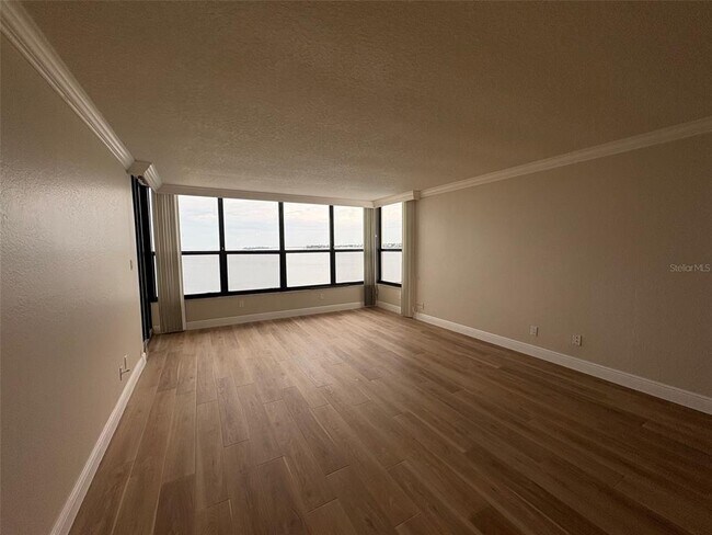 Building Photo - 250 Woodette Dr
