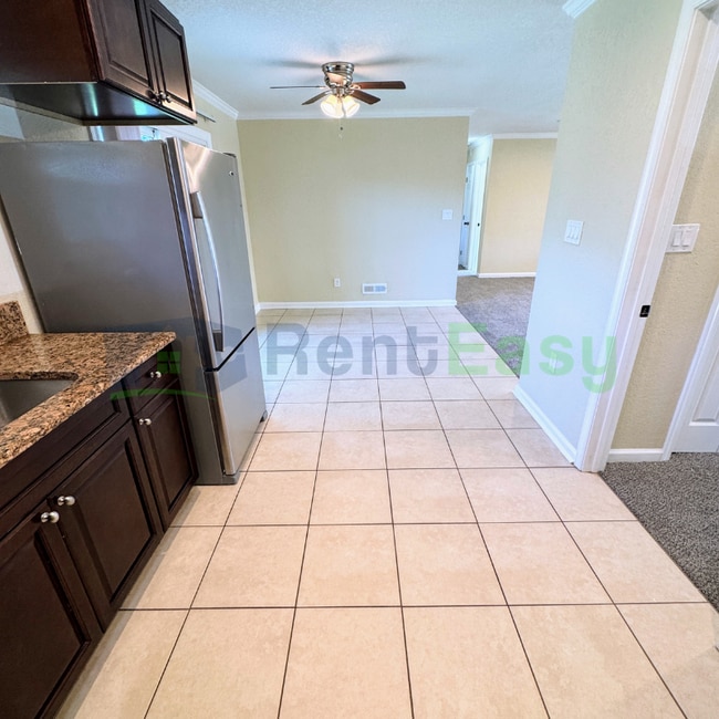 Building Photo - 949 Redwood Cir