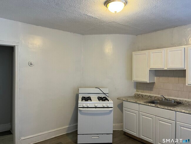 Building Photo - 252 Sisson Ave