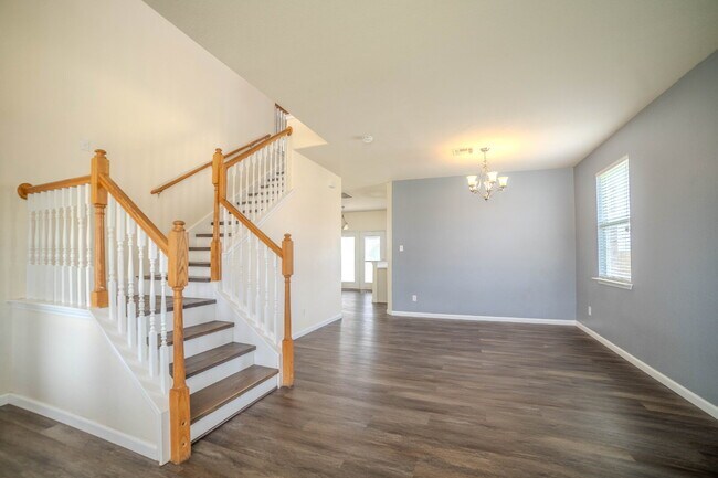 Building Photo - "Spacious 3-Bed, 3-Bath Gem on Bridgewood Drive"