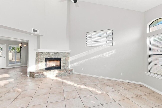 Building Photo - 4004 Night Hawk Dr