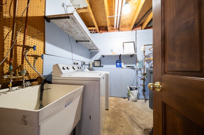 Building Photo - 1705 Slater Ln