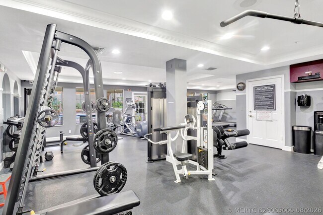 Building Photo - 630 S Sapodilla Ave